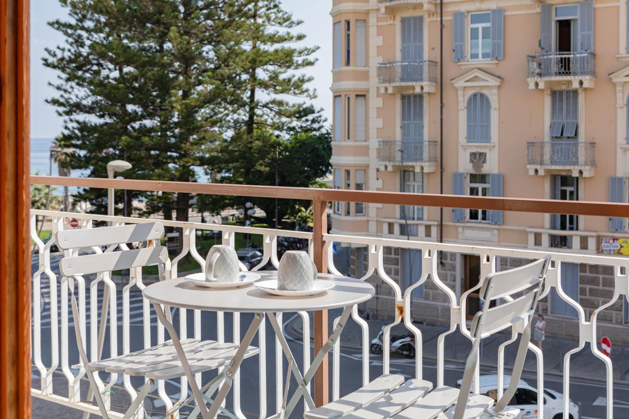 H11 Casa Tecla Centro-Mare Lejlighed Sanremo Eksteriør billede