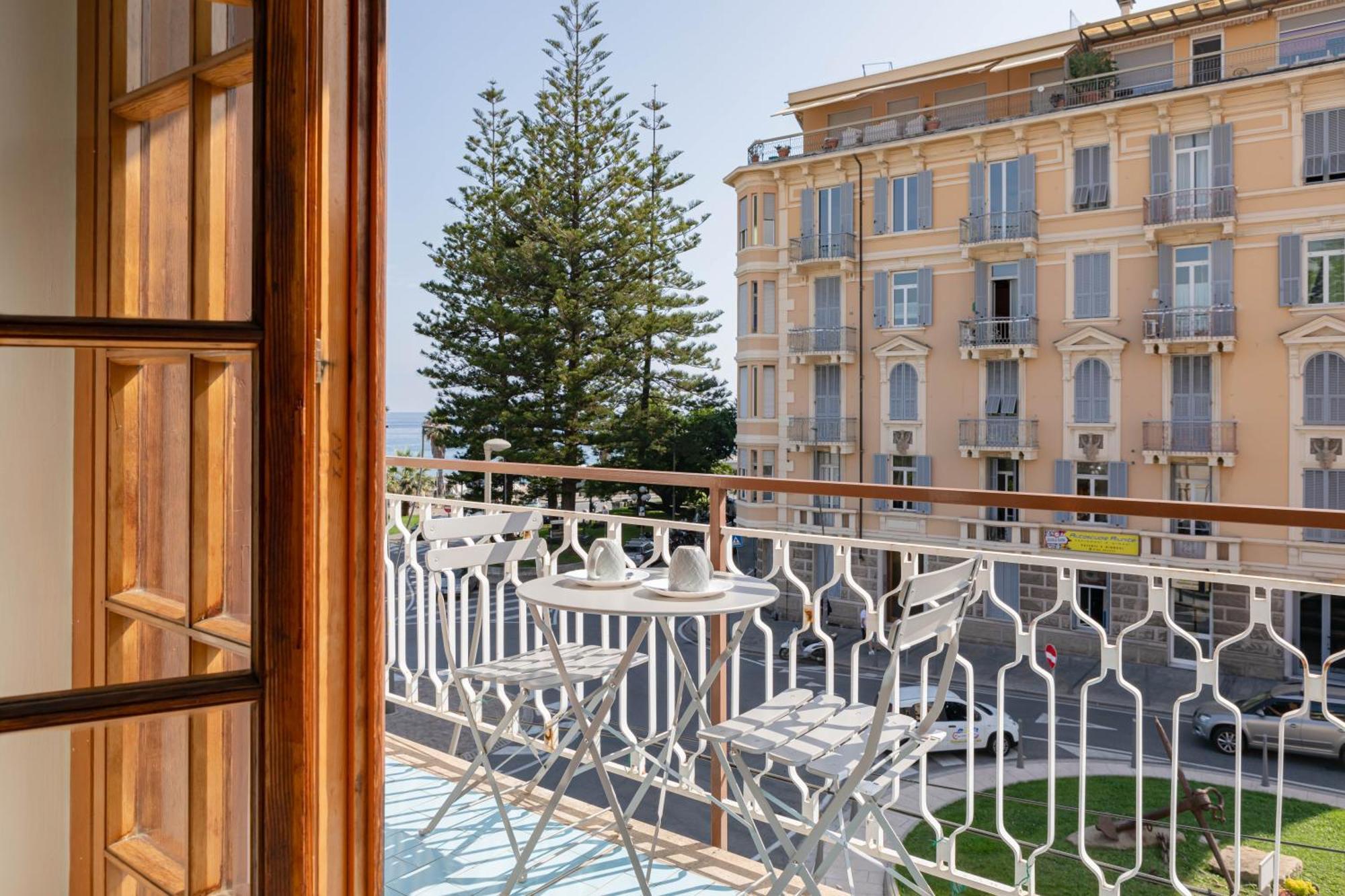 H11 Casa Tecla Centro-Mare Lejlighed Sanremo Eksteriør billede